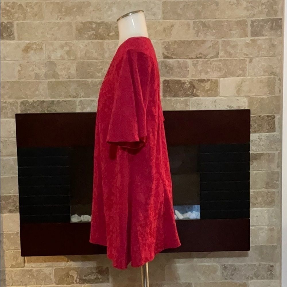 KWoman Red Top - Picture 4 of 5